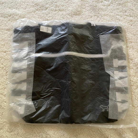 New PINK bags(BUNDLE) - Picture 4 of 9